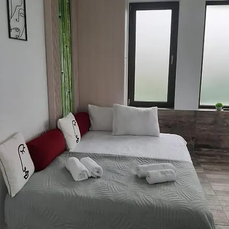 Accent House * Deva