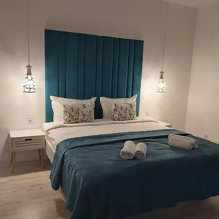 Accent House * Deva